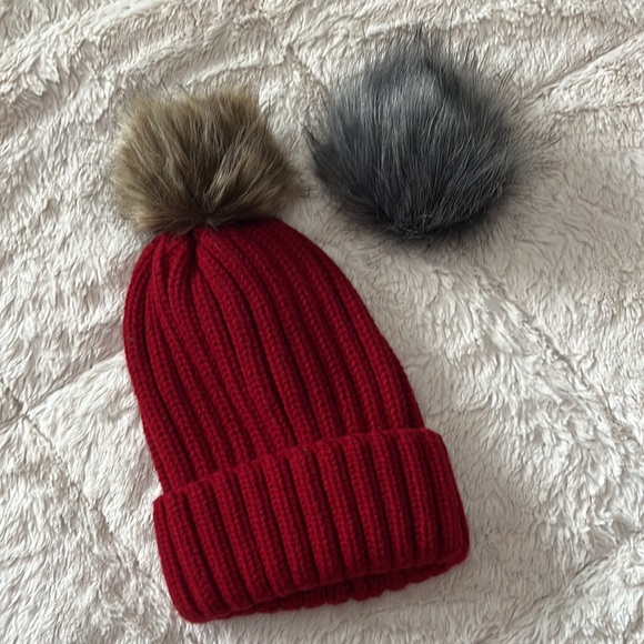 Red Toque with Two Removable Pompoms - Picture 2 of 5